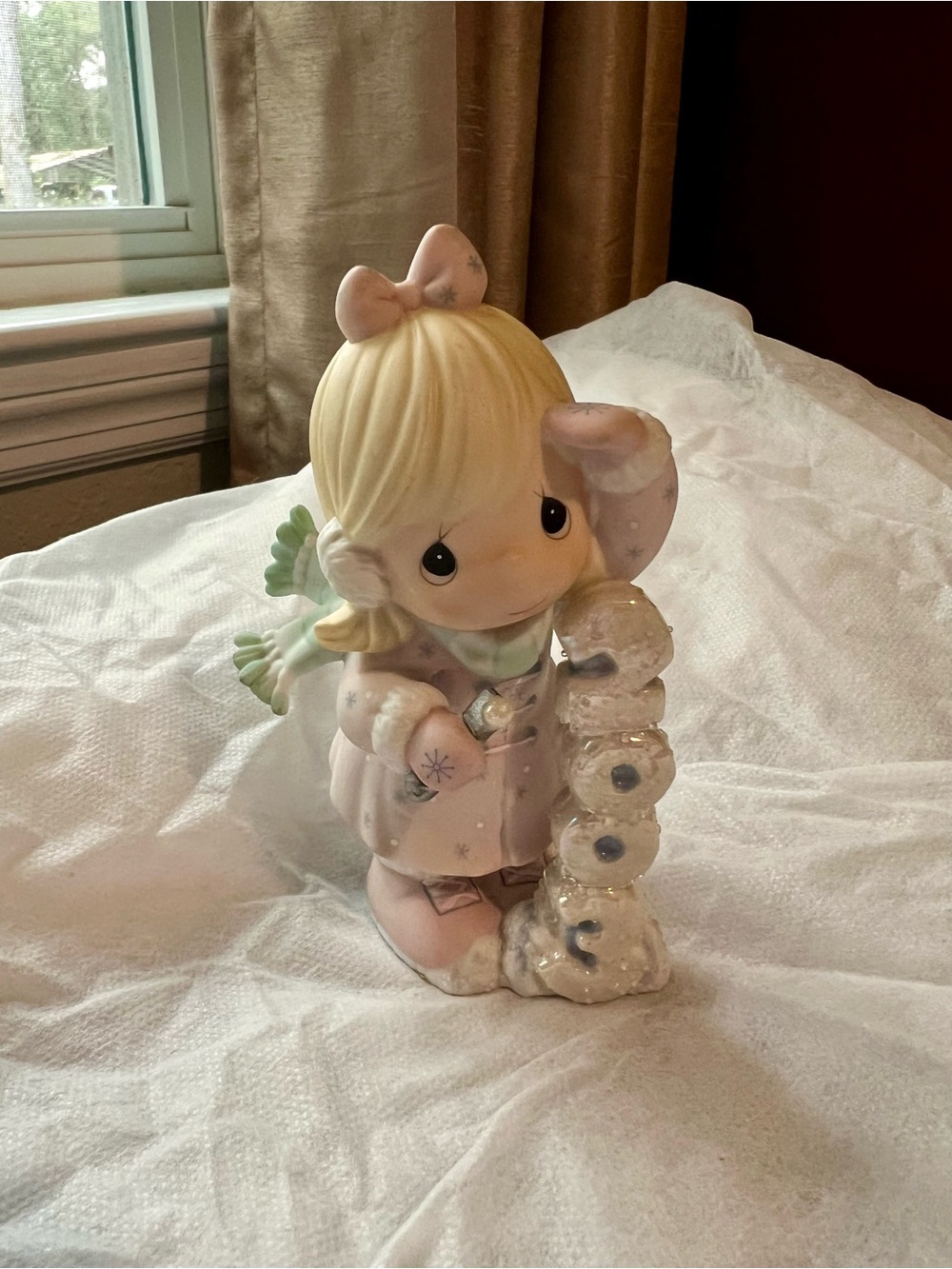 Precious Moments 2003 - Item# 112839 - Little Girl in Winter